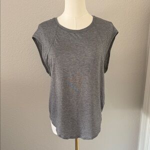 Lululemon Grey Workout Top - Size 4 - Great Condition